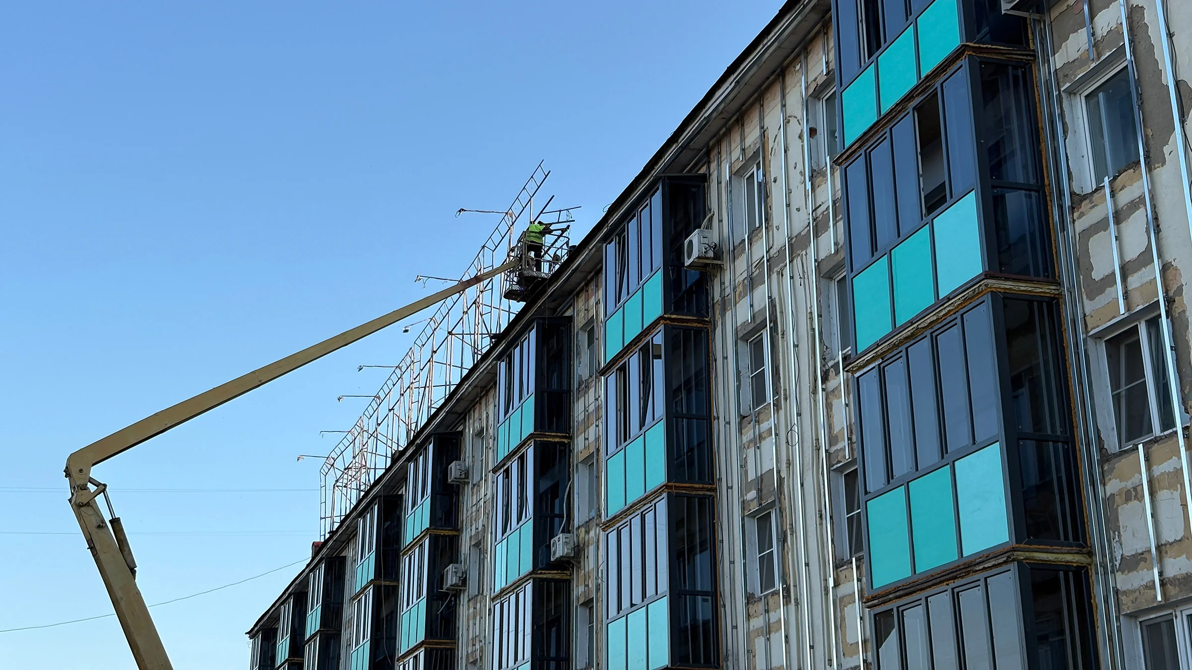 Crane working on top of a commercial building